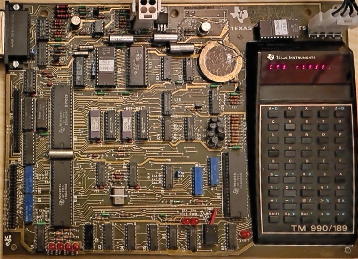 Der TM990/189 mit bestücktem TTY Inreface